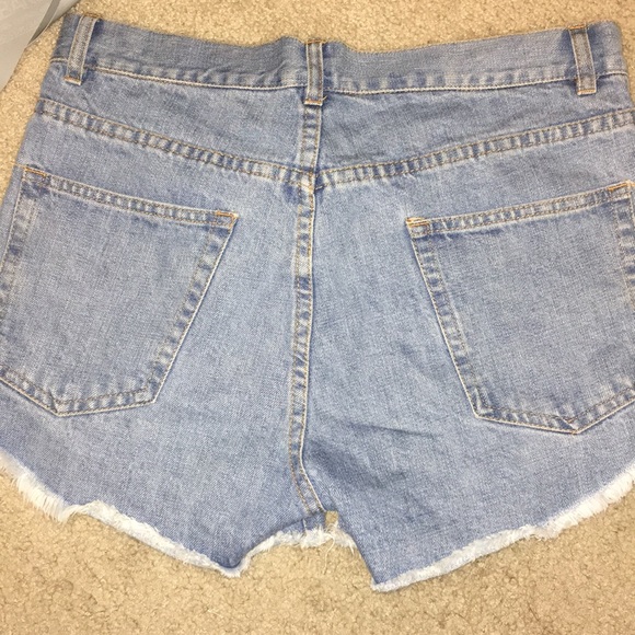 PERFECT CONDITION BRANDY MELVILLE JEAN SHORT - Picture 3 of 6